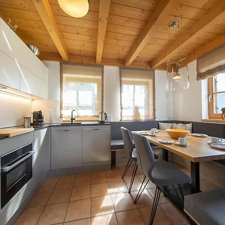Stylish Ten-person Alpine