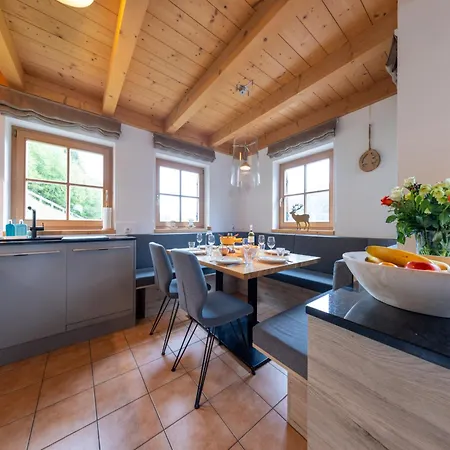 Stylish Ten-person Alpine